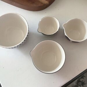 Measuring cups